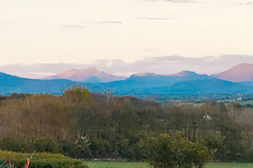 Snowdon Bay - North Wales - Stunning Llyn Peninsula Mountain & Ocean Views - Wilde Retreats Villa พุชเฮลี ภายนอก รูปภาพ